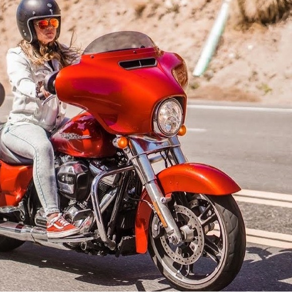 Meet your Posher, Taylor - Picture 2 of 5